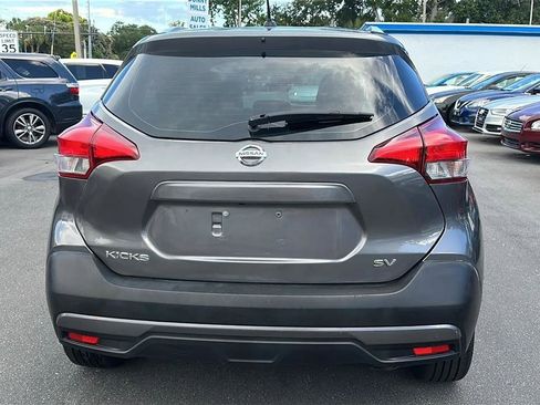 Used 2019 Nissan Kicks SV FWD image 8