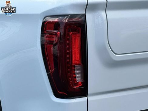 Used 2024 GMC Sierra 1500 AT4 w/ Technology Package AWD/4WD image 9