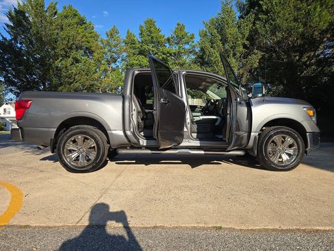 Used 2018 Nissan Titan SL w/ Texas Titan Edition AWD/4WD image 3