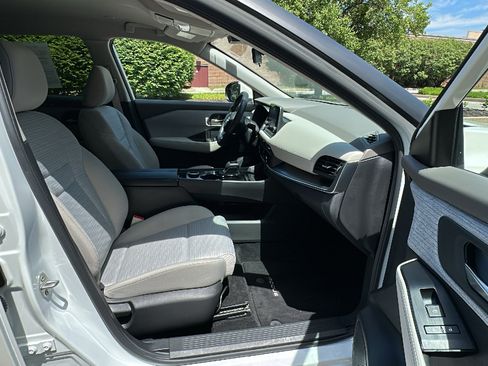 Used 2023 Nissan Rogue SV AWD/4WD image 22