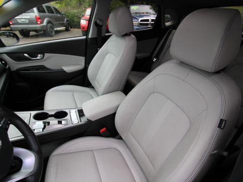 Used 2023 Hyundai Kona Limited image 12