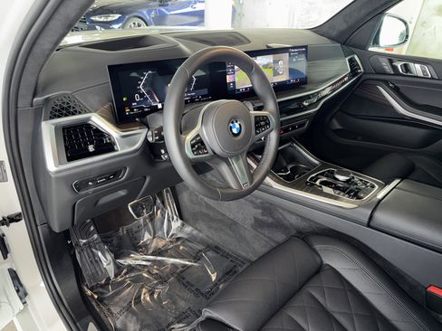 Certified 2025 BMW X7 xDrive40i w/ M Sport Package image 21