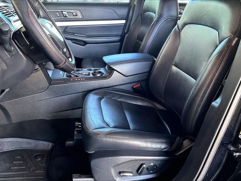 Used 2016 Ford Explorer XLT w/ Equipment Group 202A FWD image 19