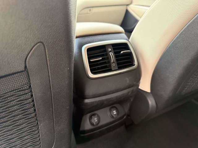 Used 2018 Kia Sorento FWD image 14