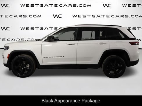 Used 2023 Jeep Grand Cherokee Limited w/ Black Appearance Package image 5