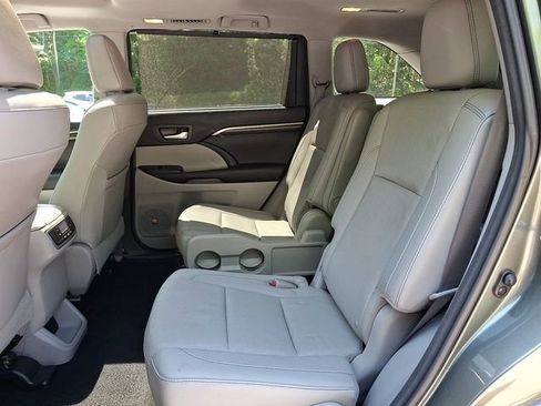 Used 2016 Toyota Highlander Limited AWD/4WD image 12