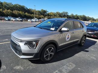 Used 2025 Kia Niro LX video 1