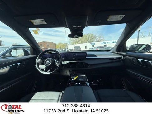 Used 2025 Buick Enclave Preferred AWD/4WD image 17