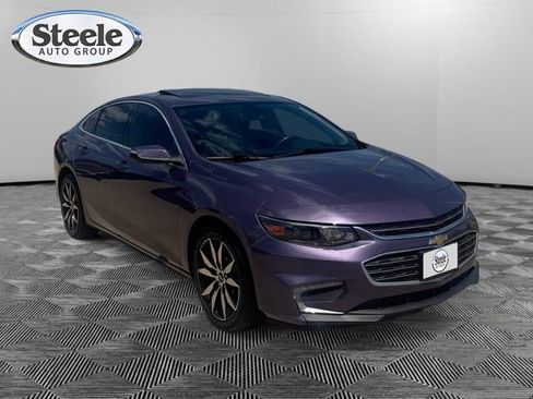 Used 2017 Chevrolet Malibu LT w/ Leather Package image 7