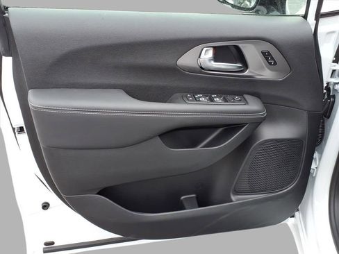 New 2026 Chrysler Pacifica Select image 20