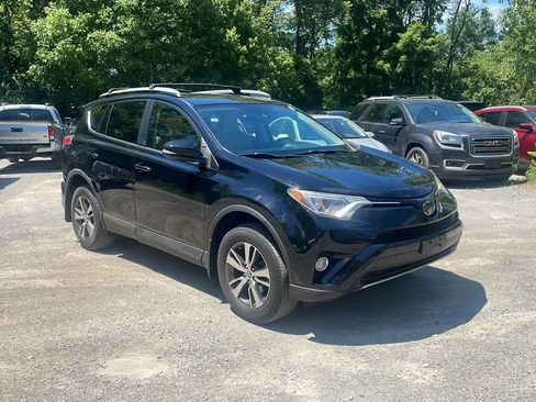 Used 2018 Toyota RAV4 XLE AWD/4WD image 12