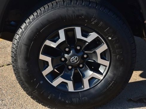 Used 2023 Toyota Tacoma TRD Off-Road image 10