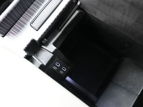 Used 2025 Toyota Sienna LE image 21