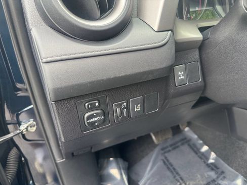 Used 2017 Toyota RAV4 LE AWD/4WD image 20