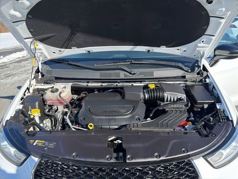 Used 2024 Chrysler Pacifica Touring-L image 25