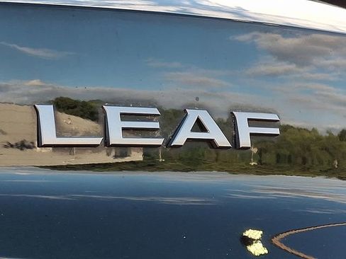 Used 2023 Nissan Leaf S image 30