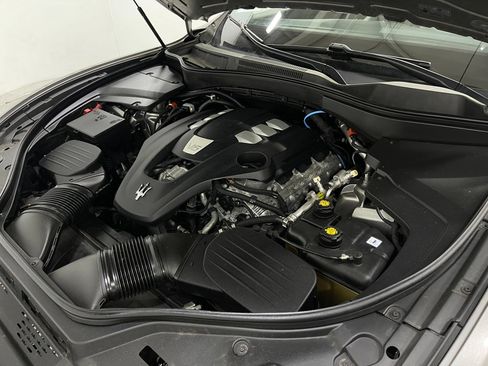 Used 2021 Maserati Levante AWD/4WD image 28