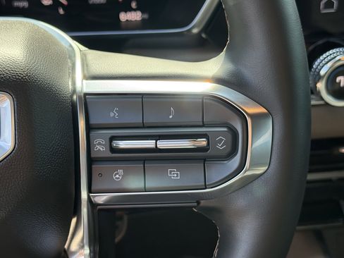 Used 2023 GMC Canyon Denali AWD/4WD image 17
