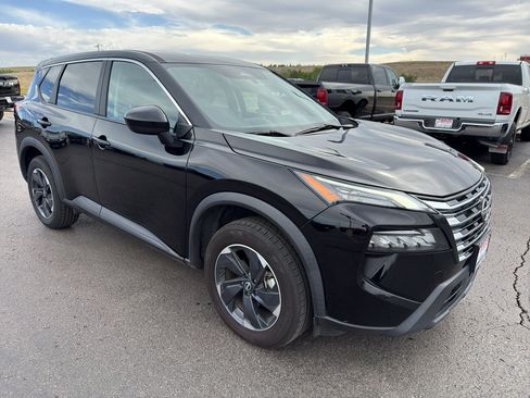 Used 2024 Nissan Rogue SV AWD/4WD image 3