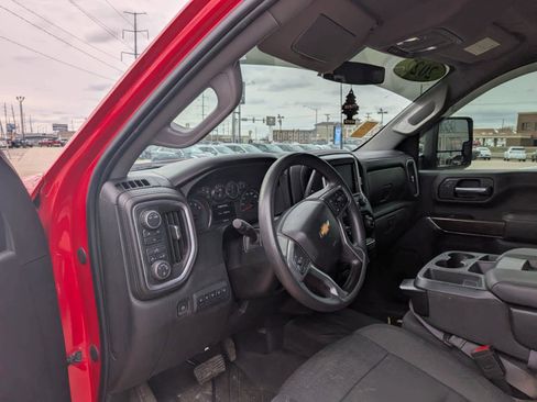 Used 2022 Chevrolet Silverado 2500 LT w/ Snow Plow Prep/Camper Package image 5