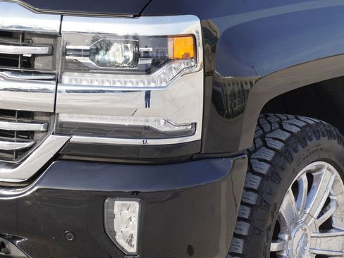 Used 2018 Chevrolet Silverado 1500 High Country image 2