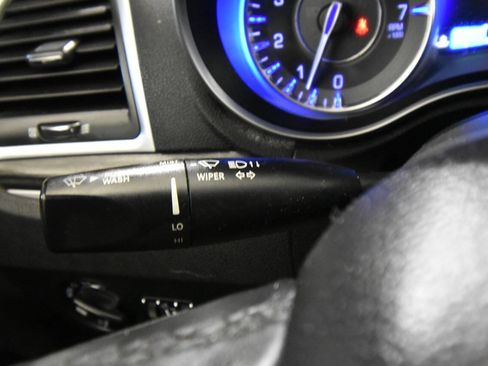 Used 2018 Chrysler 300 Touring L AWD/4WD image 30