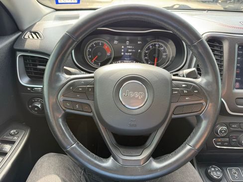 Used 2020 Jeep Cherokee Trailhawk w/ Comfort/Convenience Group AWD/4WD image 11