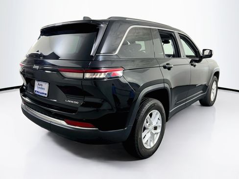 Used 2023 Jeep Grand Cherokee Laredo AWD/4WD image 5
