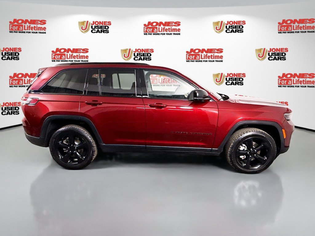 Used 2023 Jeep Grand Cherokee Limited w/ Black Appearance Package AWD/4WD image 18