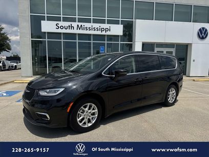 Used 2023 Chrysler Pacifica Touring-L