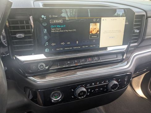 Used 2022 Chevrolet Silverado 1500 LT image 12