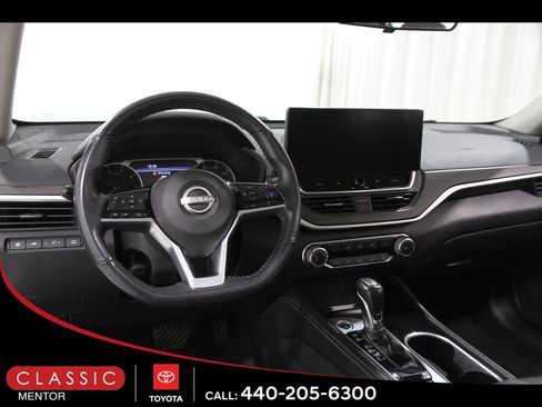 Used 2023 Nissan Altima 2.5 SV w/ SV Premium Package image 6