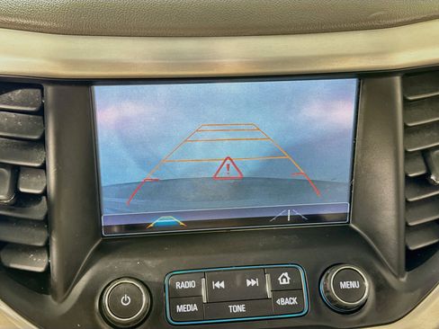Used 2017 GMC Acadia SLE w/ Driver Alert Package I AWD/4WD image 2