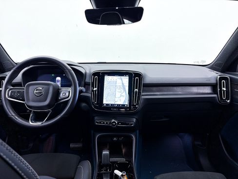 Used 2023 Volvo C40 P8 Recharge Ultimate image 27