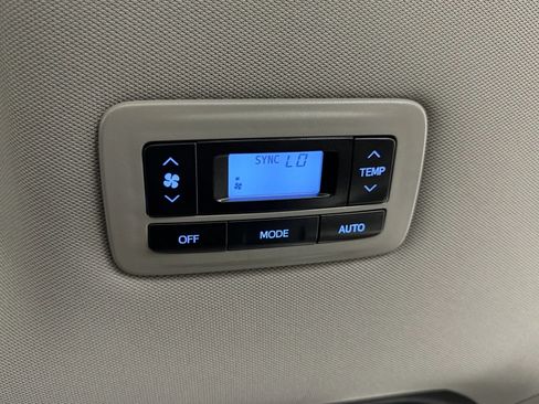 Used 2019 Toyota Sienna XLE FWD image 11