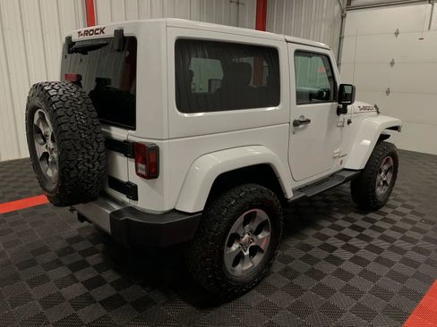 Used 2017 Jeep Wrangler Sahara w/ Connectivity Group image 8