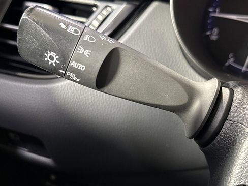 Used 2022 Toyota C-HR XLE image 21