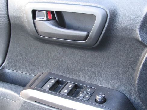 Used 2020 Toyota Tacoma TRD Off-Road w/ TRD Premium Off Road Package image 35