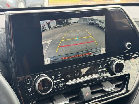 Used 2024 Toyota Highlander Limited image 33