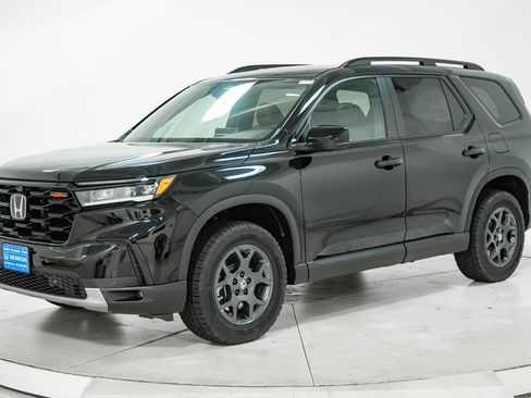 New 2025 Honda Pilot TrailSport image 3
