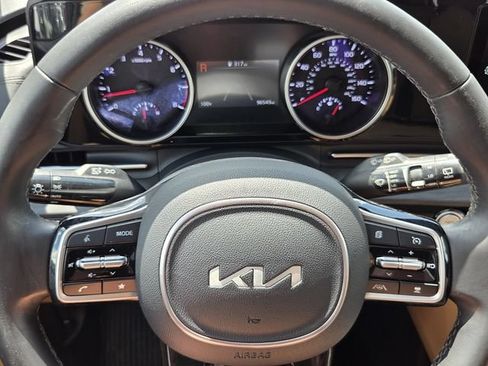 Used 2023 Kia Carnival EX FWD image 21