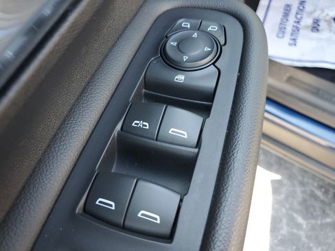 Used 2023 GMC Terrain SLT image 22