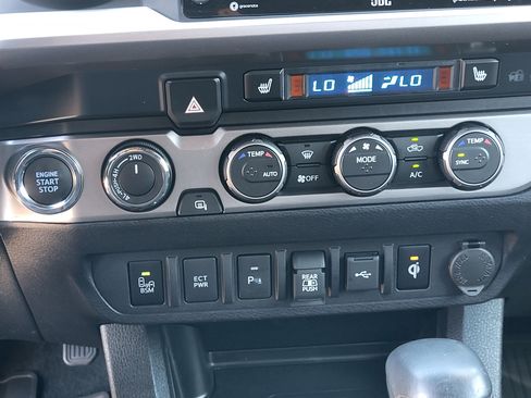 Certified 2022 Toyota Tacoma Limited w/ Nightshade Package AWD/4WD image 16
