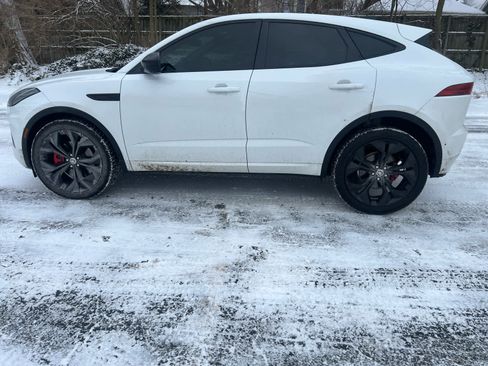 Used 2024 Jaguar E-PACE R-Dynamic SE image 3