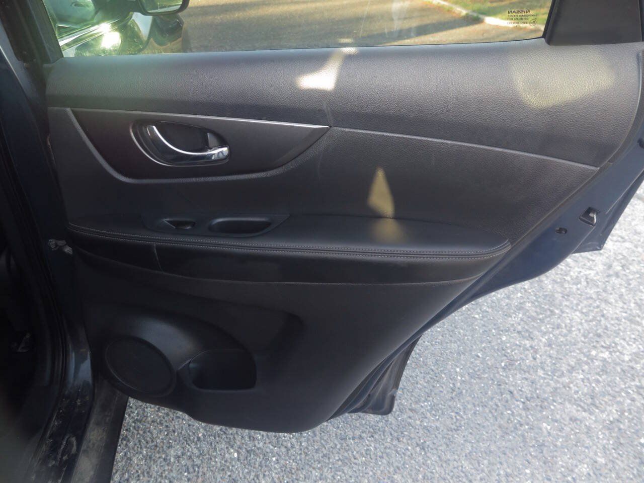 Used 2016 Nissan Rogue SV AWD/4WD image 30