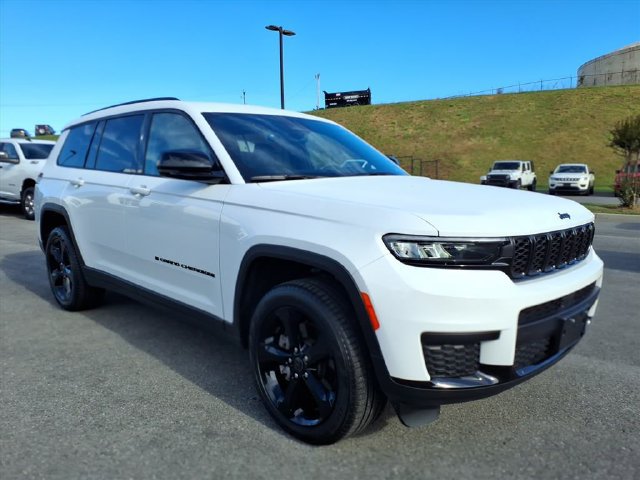 Used 2024 Jeep Grand Cherokee L Laredo AWD/4WD image 1