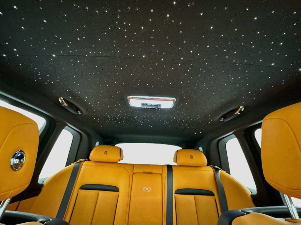 Used 2021 Rolls-Royce Cullinan Black Badge AWD/4WD image 23