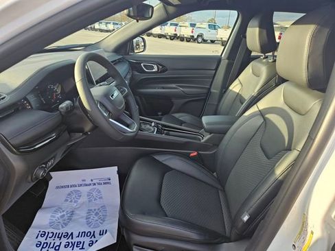 New 2026 Jeep Compass Latitude image 9