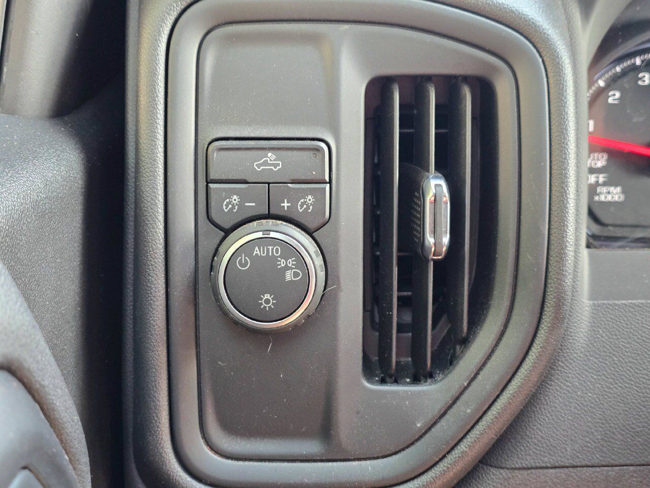 Used 2025 Chevrolet Silverado 1500 W/T RWD image 22