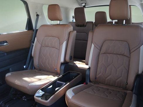 New 2026 Nissan Pathfinder Platinum AWD/4WD image 40